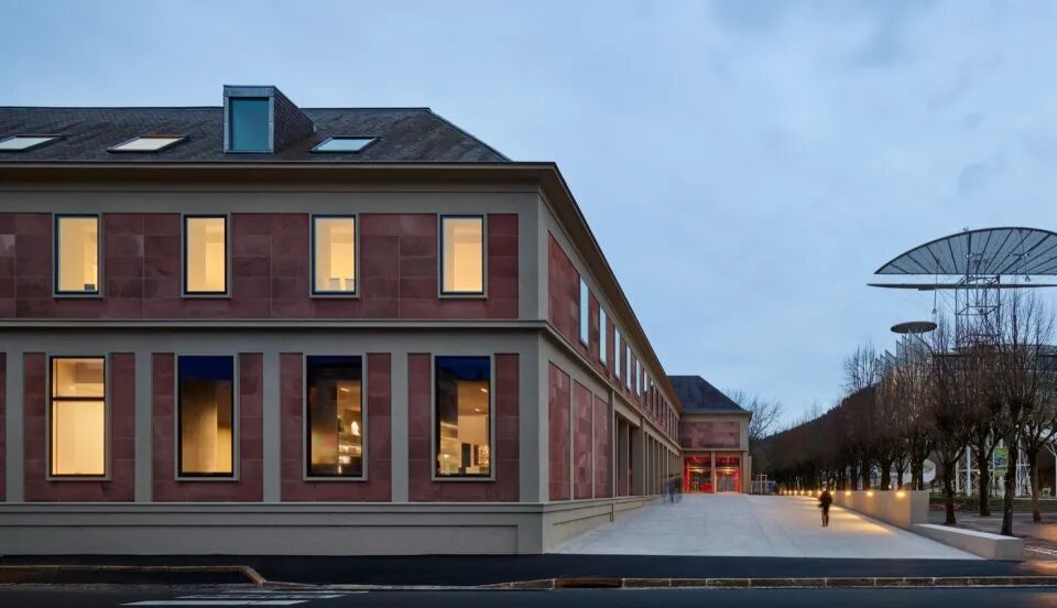 “LaBoussole”文化与旅游中心：彩色光影-109