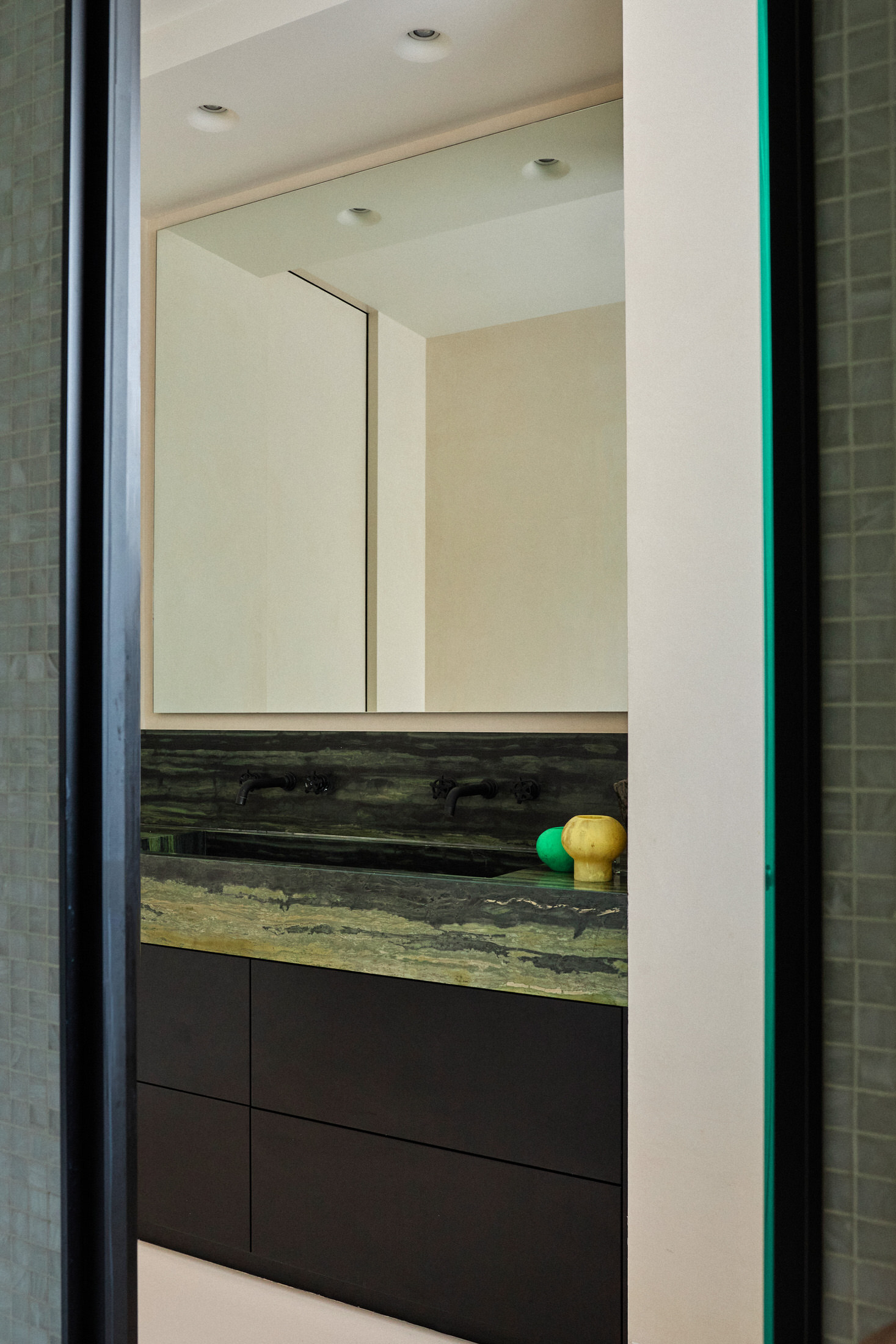 Parc-Side Perfection: Uchronia’s Garden-Embracing Apartment in Central Paris.-14