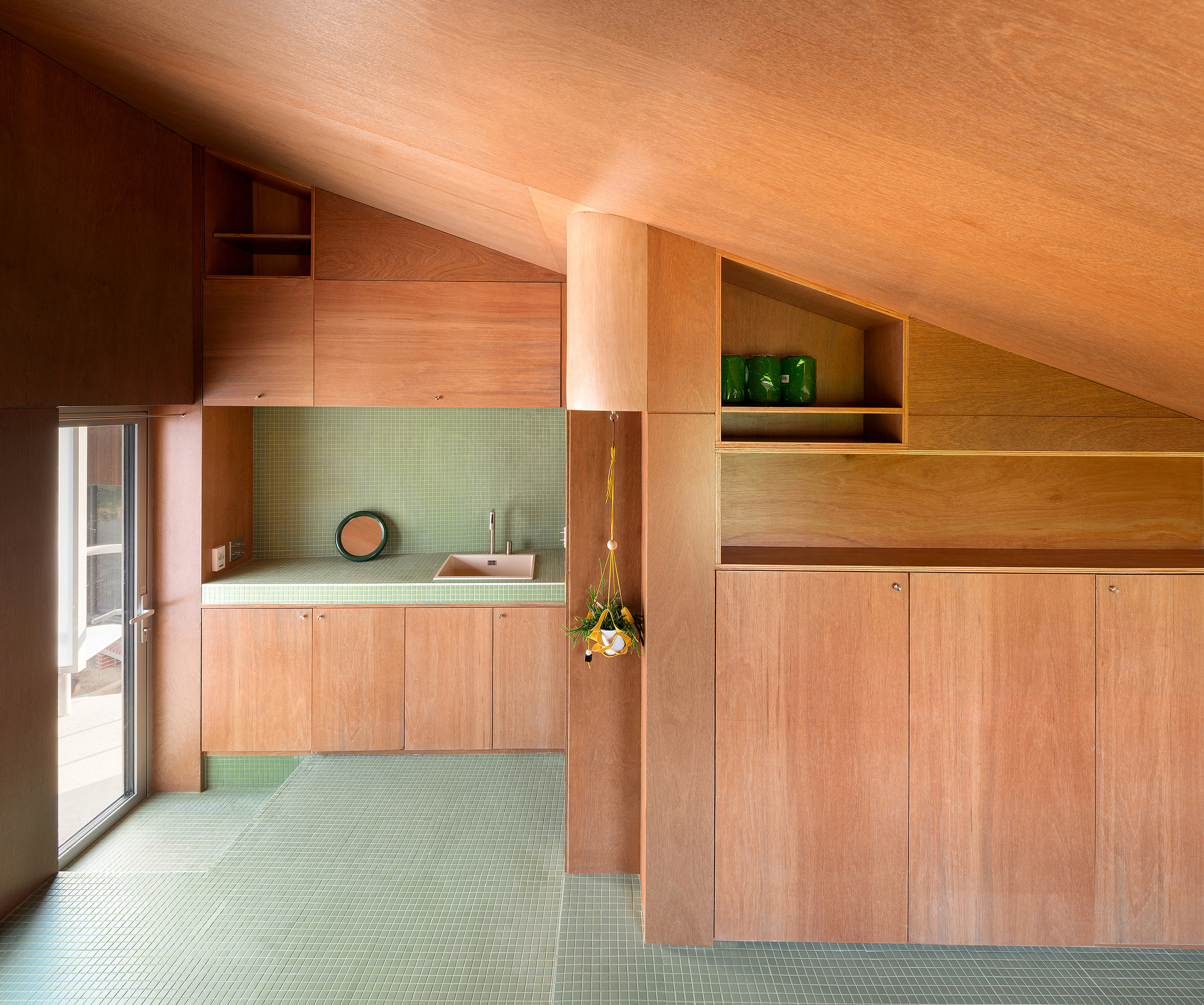 A House that Embraces Its Vegetable Garden  / sukchulmok+BRBB Architects-21