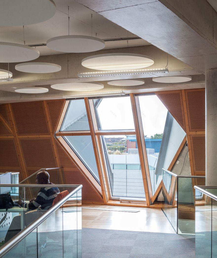 英国考文垂大学工程学院,灵活互动的空间设计-32