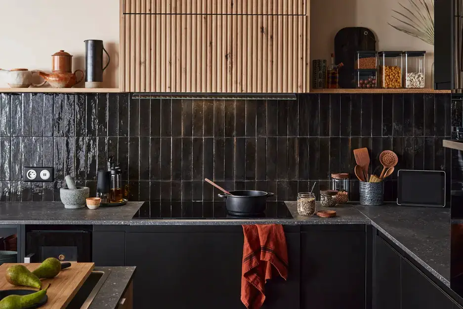 "Leroy Merlin 厨房 | 黑色与木质的完美结合"-8