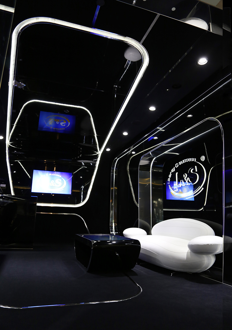 乌克兰科技未来主义展厅设计-13