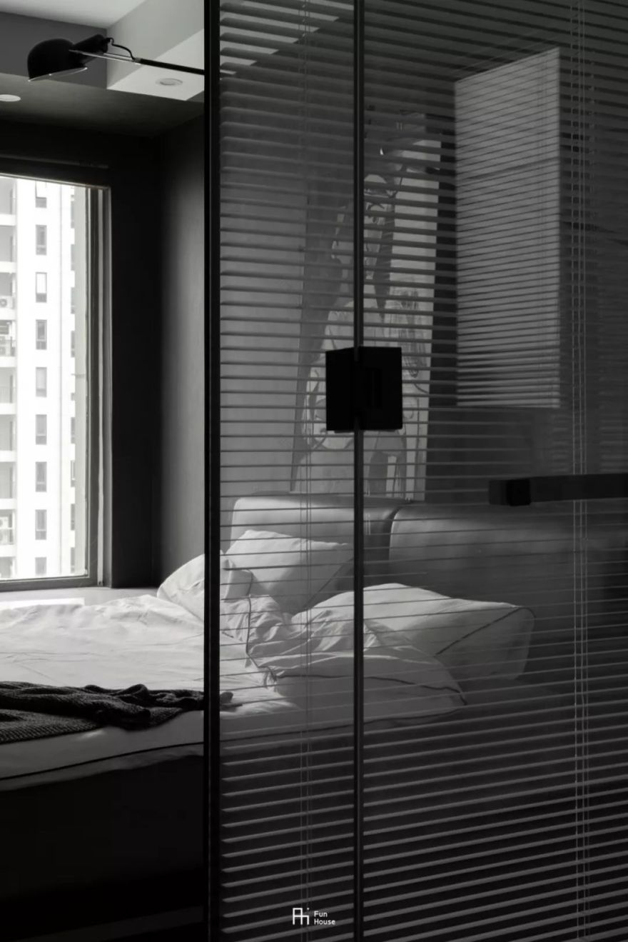 暗色方室 | FunHouse 设计融入宇宙元素-34