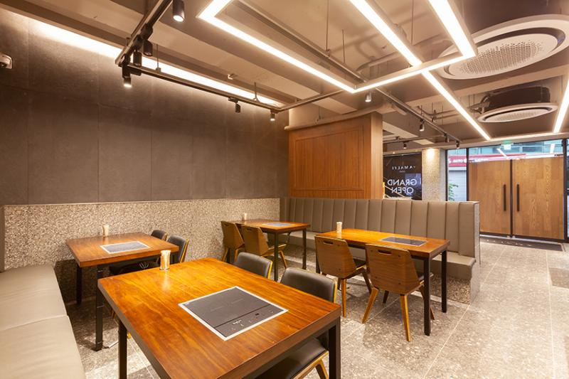 首尔 58 平米海景专卖店，极简奢华空间设计-17