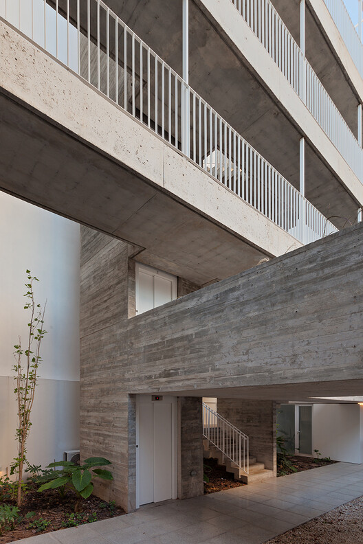 阿根廷 Coghlan 区公寓建筑设计丨Diego Cherbenco,Gustavo Robinsohn-15