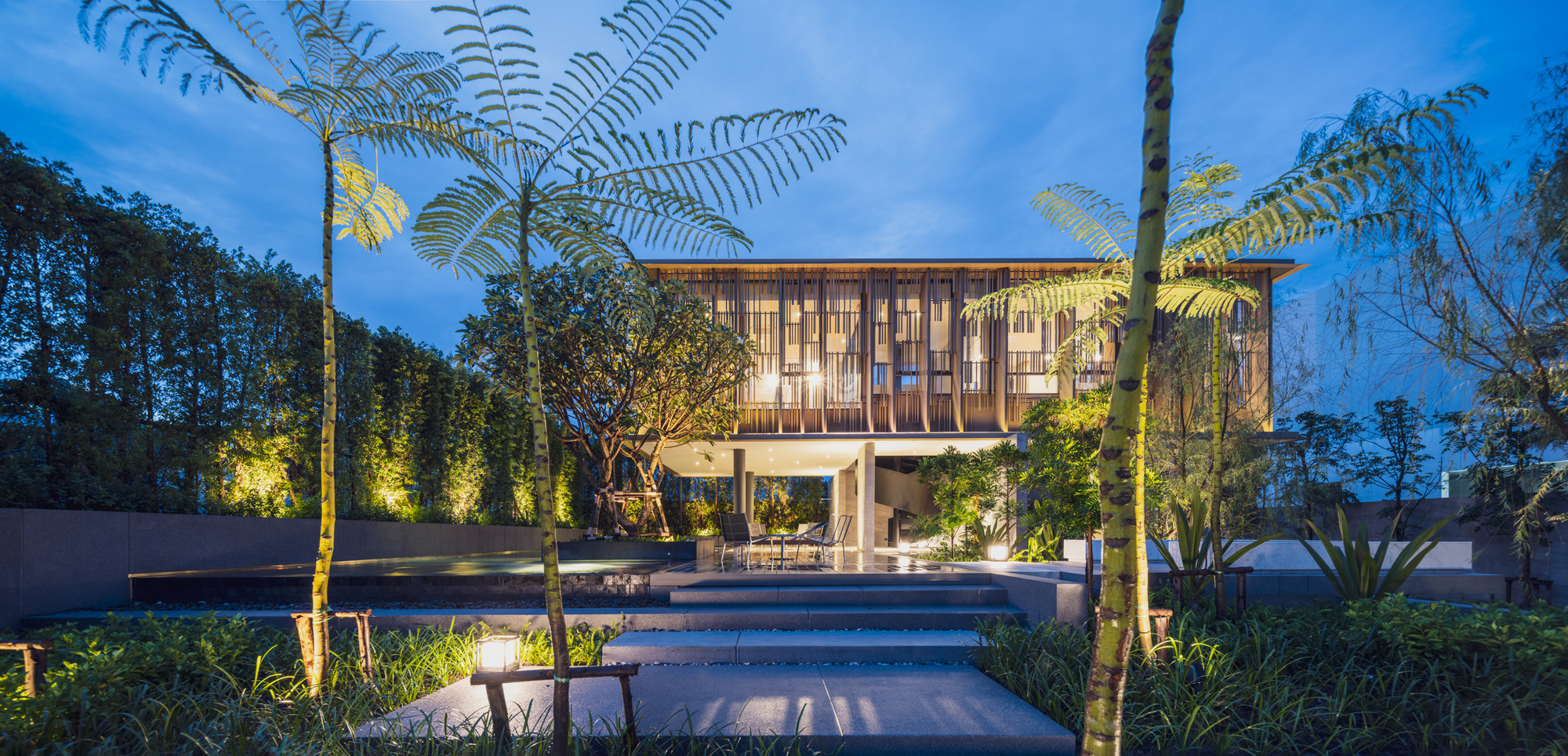 Courtyard Pattanakarn Residence / baan puripuri-48