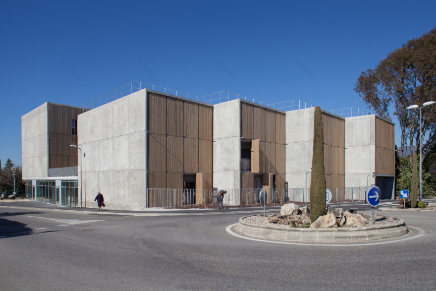 融合绿意的法国 Mouans·Sartou· 社会住宅与商铺设计-47