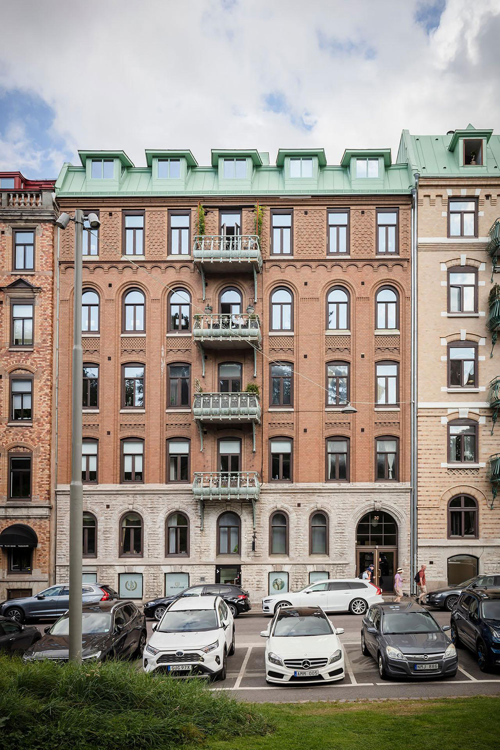 哥德堡优雅公寓，极简设计突显百年建筑之美-28