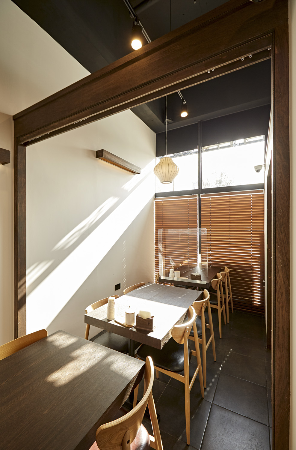 现代简约韩餐馆，温馨氛围中的美食盛宴-15