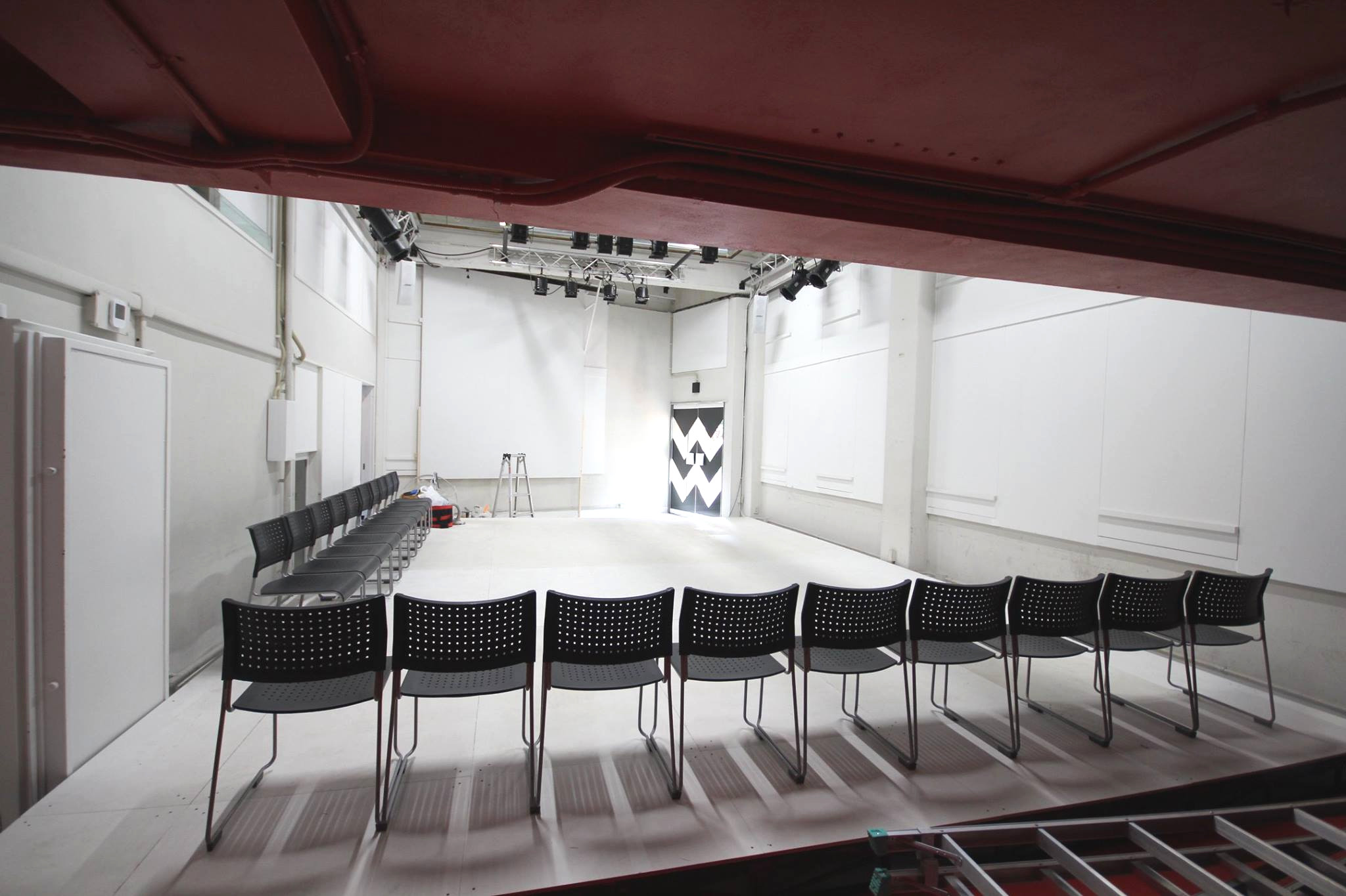 融合剧场、舞蹈工作室与民宿的创意空间-40