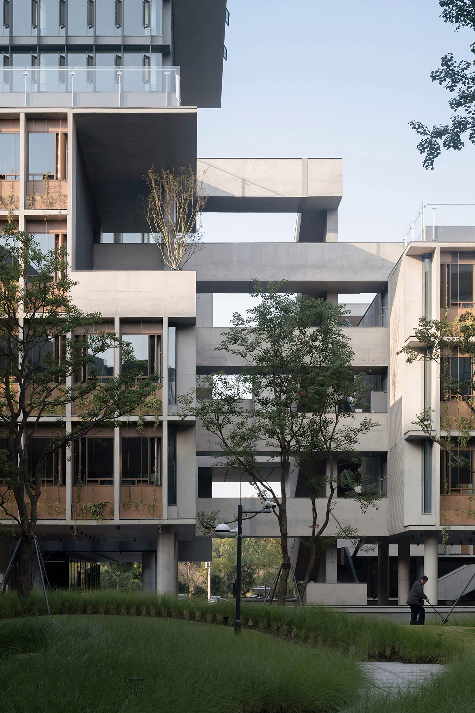 Vector Architects 打造中国成都漂浮总部，绿色庭院与空中连廊交织-3