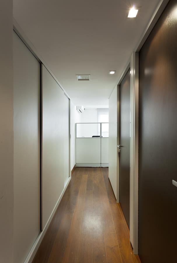 巴西律师事务所办公室翻新，融入垂直花园和环保设计-8