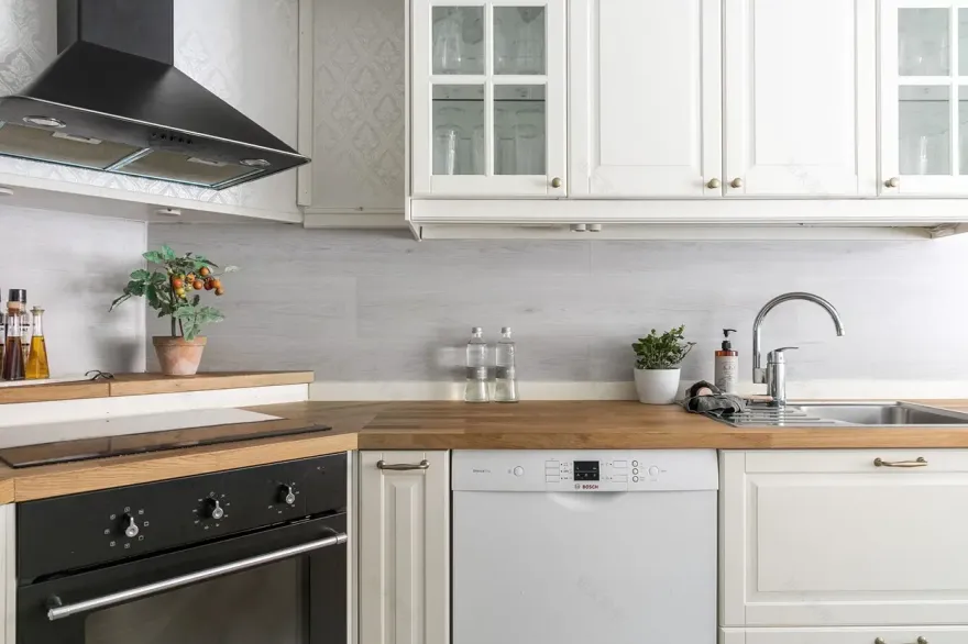 色彩鲜明的斯堪的纳维亚风格公寓设计-6