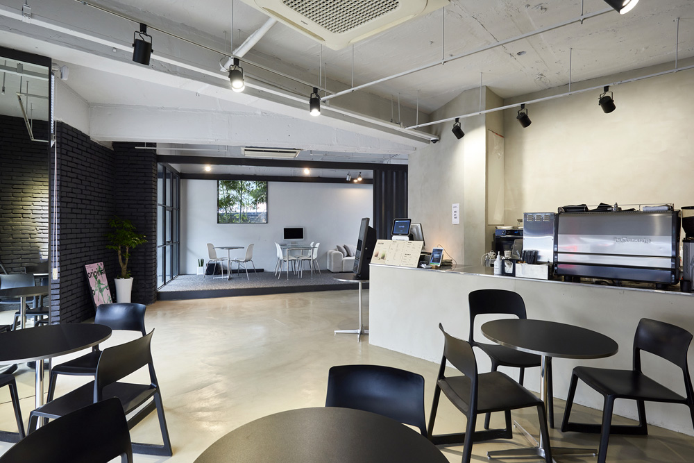 18 坪黑白时尚咖啡厅 | 极简设计的魅力-8