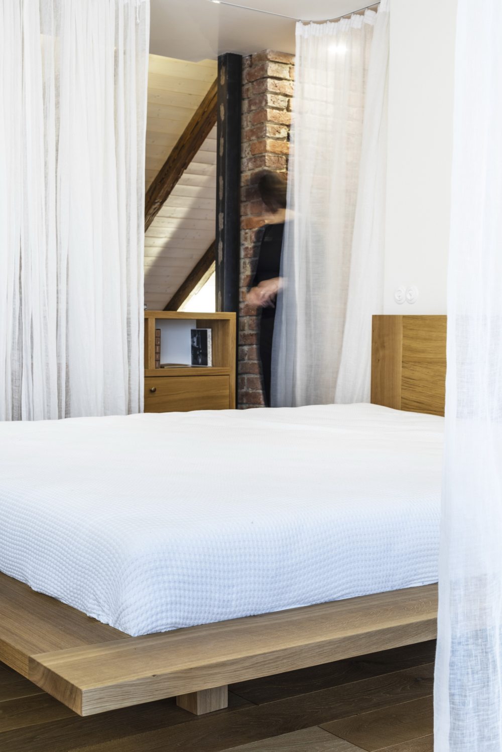 复古与现代交融的捷克公寓设计-28