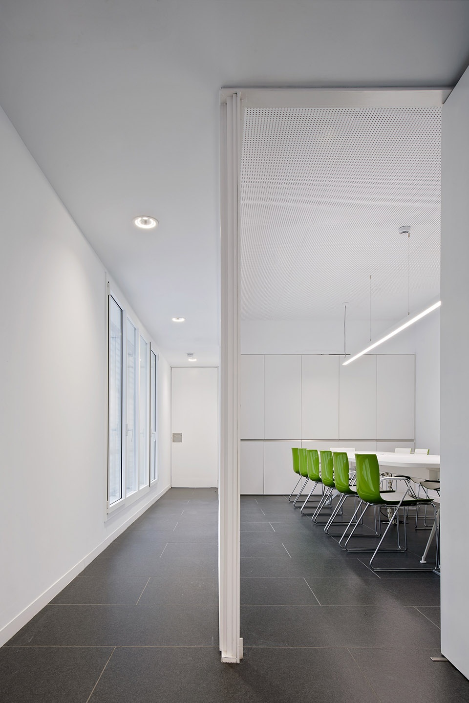 西班牙 MonistrolVila 站办公室改造丨AMOO-24