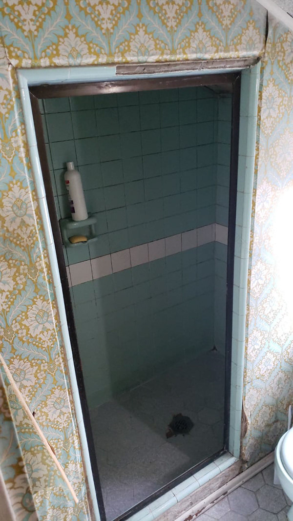 小型浴室翻新丨哥伦比亚丨Brandon Villanueva-10