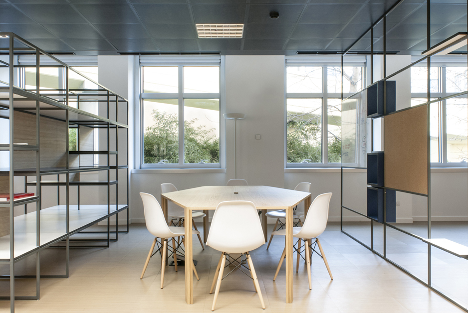 解构空间 · deamicisarchitetti 动态多面办公室设计-18