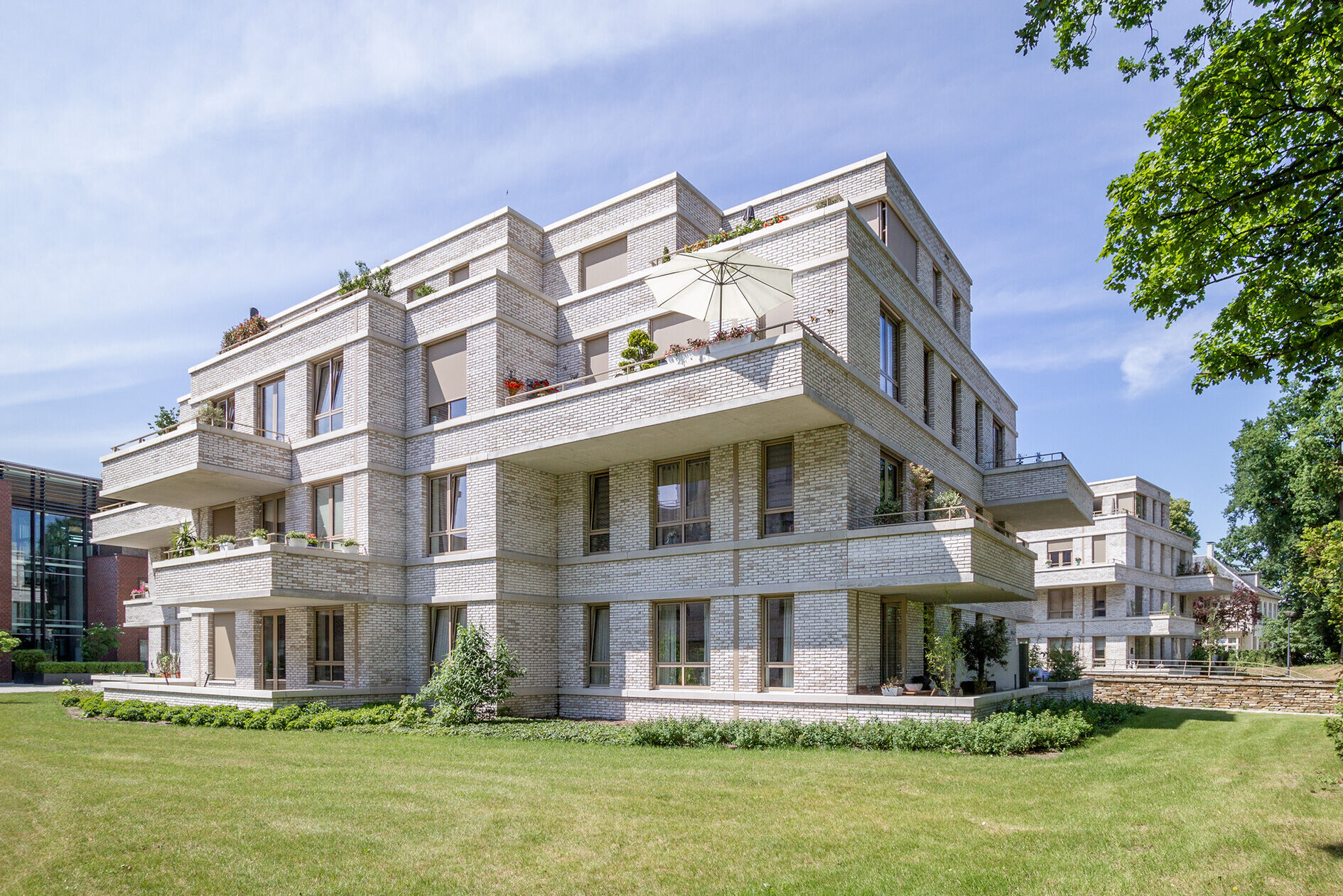 荷兰 Bussum 村的三栋雕塑公寓别墅丨LEVS architecten-6