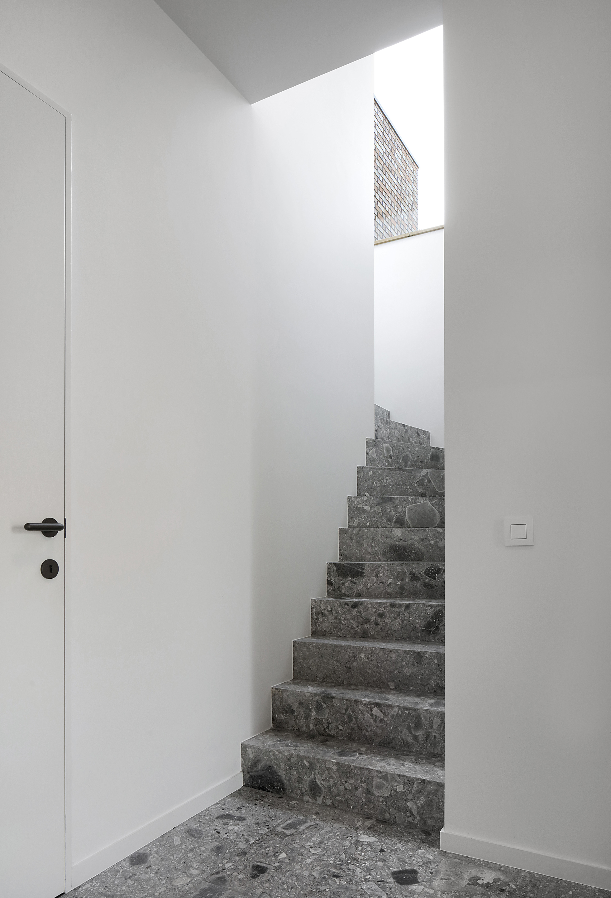 比利时郊区别墅设计，创新几何形态与丰富空间层次-17