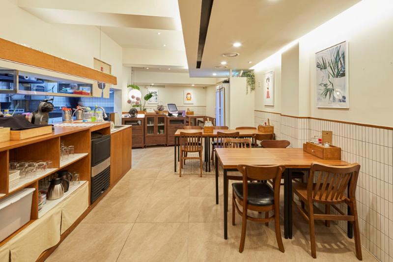 30 平米日式料理店，极简风格打造温馨美食空间-3