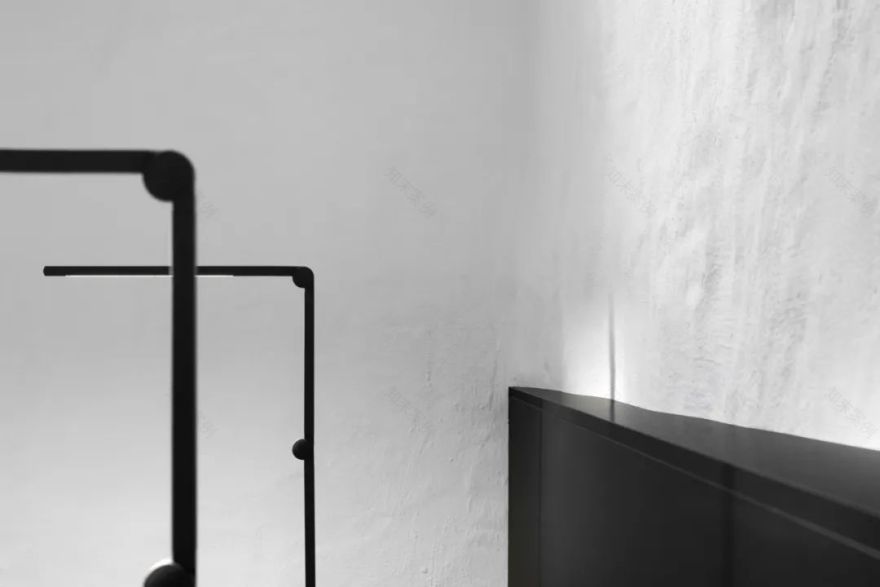 德国奥斯纳布鲁克 Vacuo 纹身工作室,历史建筑中的极简美学-9