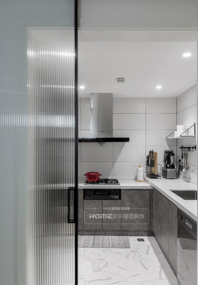 灰色调北欧风,打造花艺 90 后夫妇的诗意家居-39