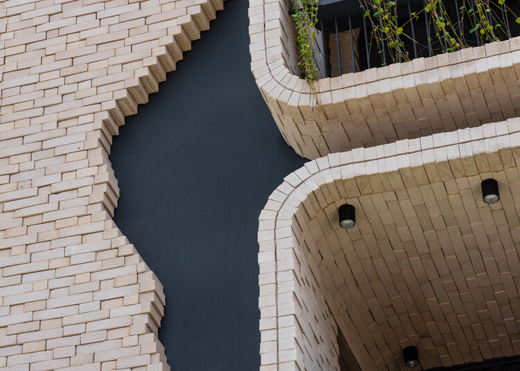 山景融合的住宅设计 · Koohsar Apartment丨伊朗-10