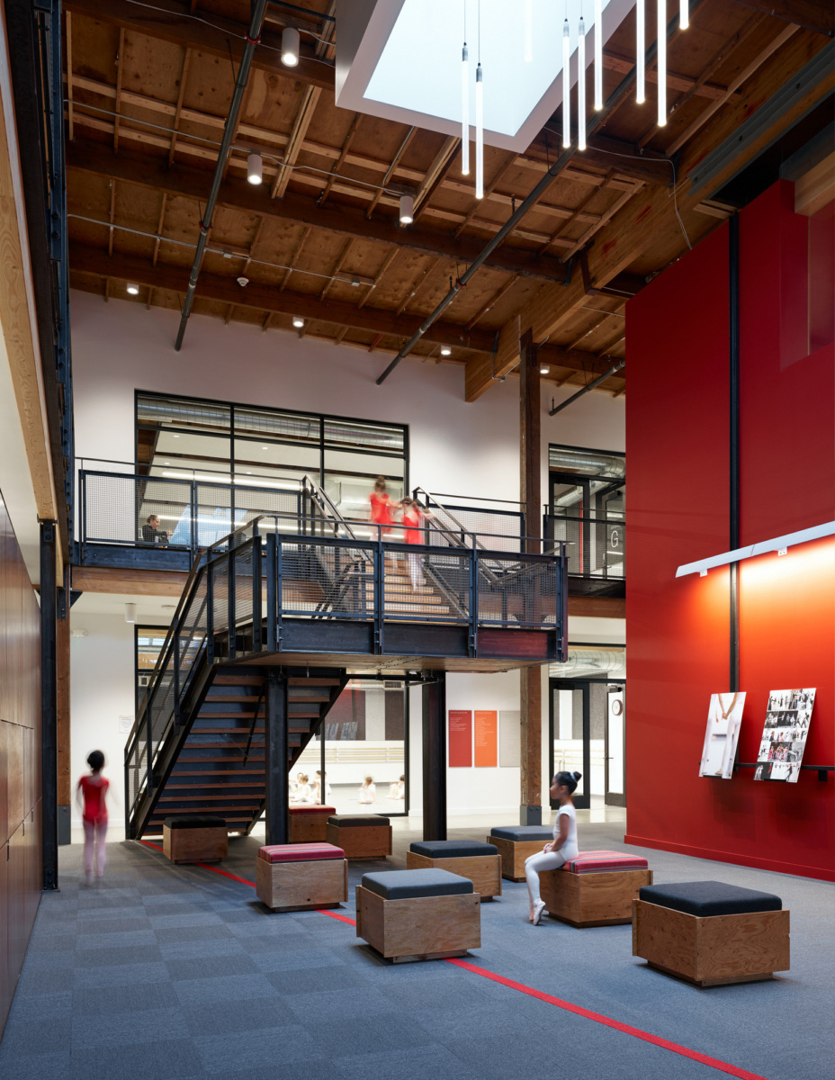 华盛顿州贝尔维尤的 PNB Francia Russell 中心——舞动的艺术空间-8