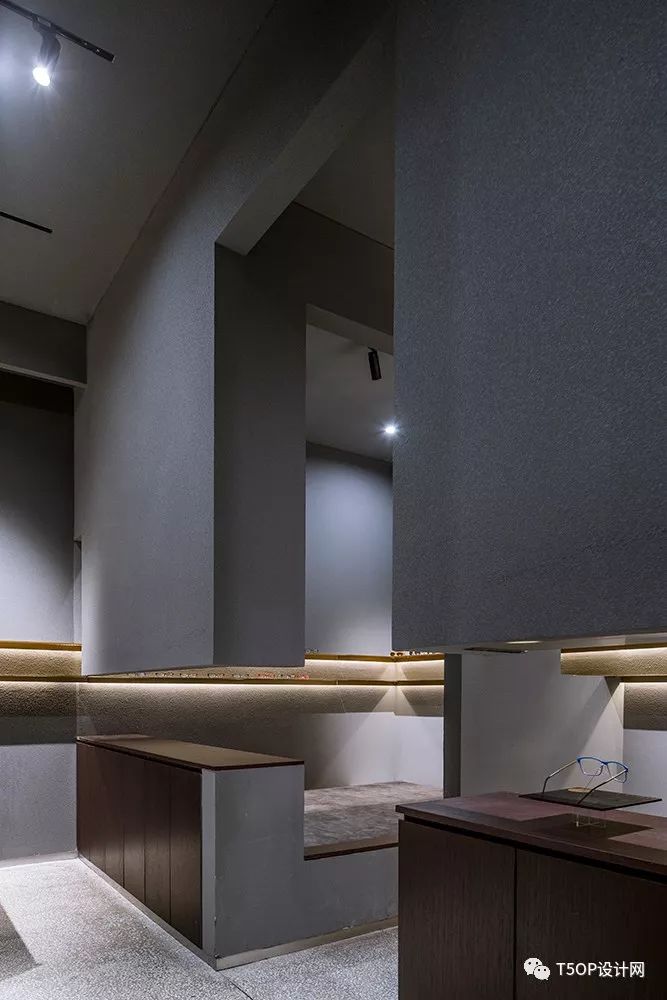 用玻璃与黄铜贯穿空间·北京阿目眼镜店铺-30