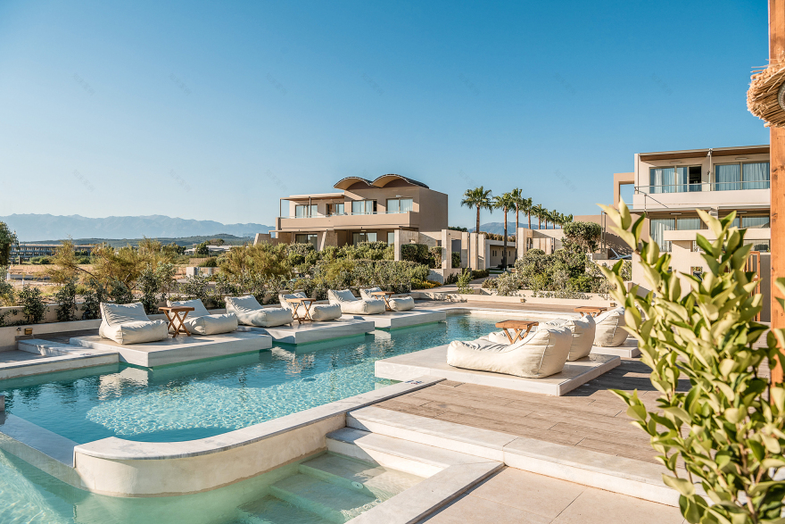 Avra Imperial Hotel 海滩酒吧餐厅设计丨希腊干尼亚丨Dimiourgiki ltd-10