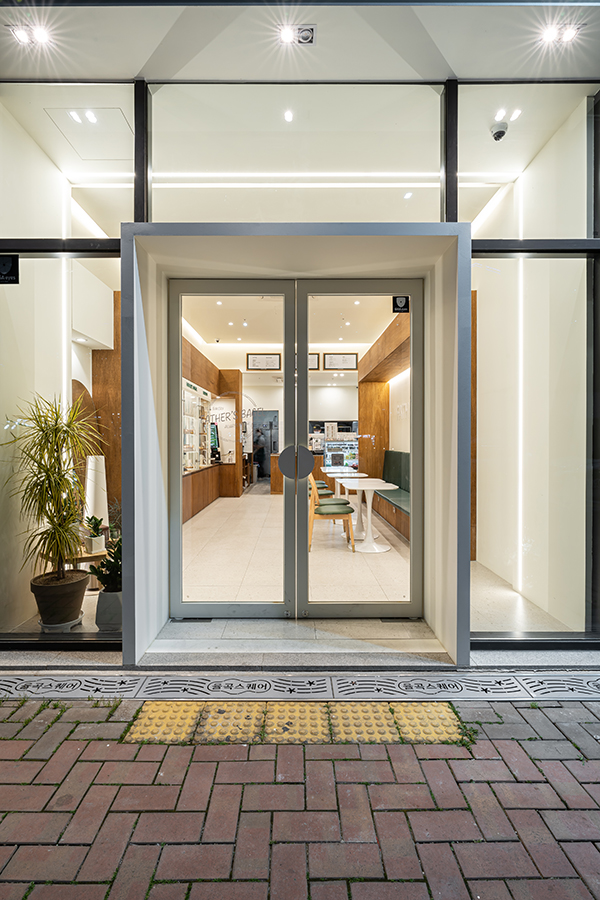 白色与木质，打造 15 平极简舒适小空间-11