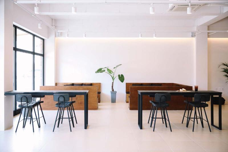 80 平米精致空间，白色与木色的完美融合-6