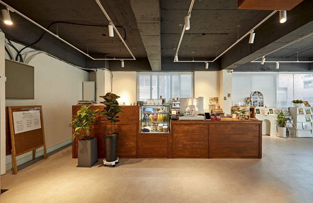 极简主义的 30 平米咖啡馆 | 韩国设计师的室内设计杰作-4