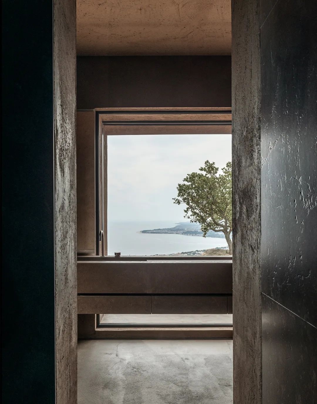 MORQ 建筑事务所打造简约纯粹的意大利海滨别墅-29