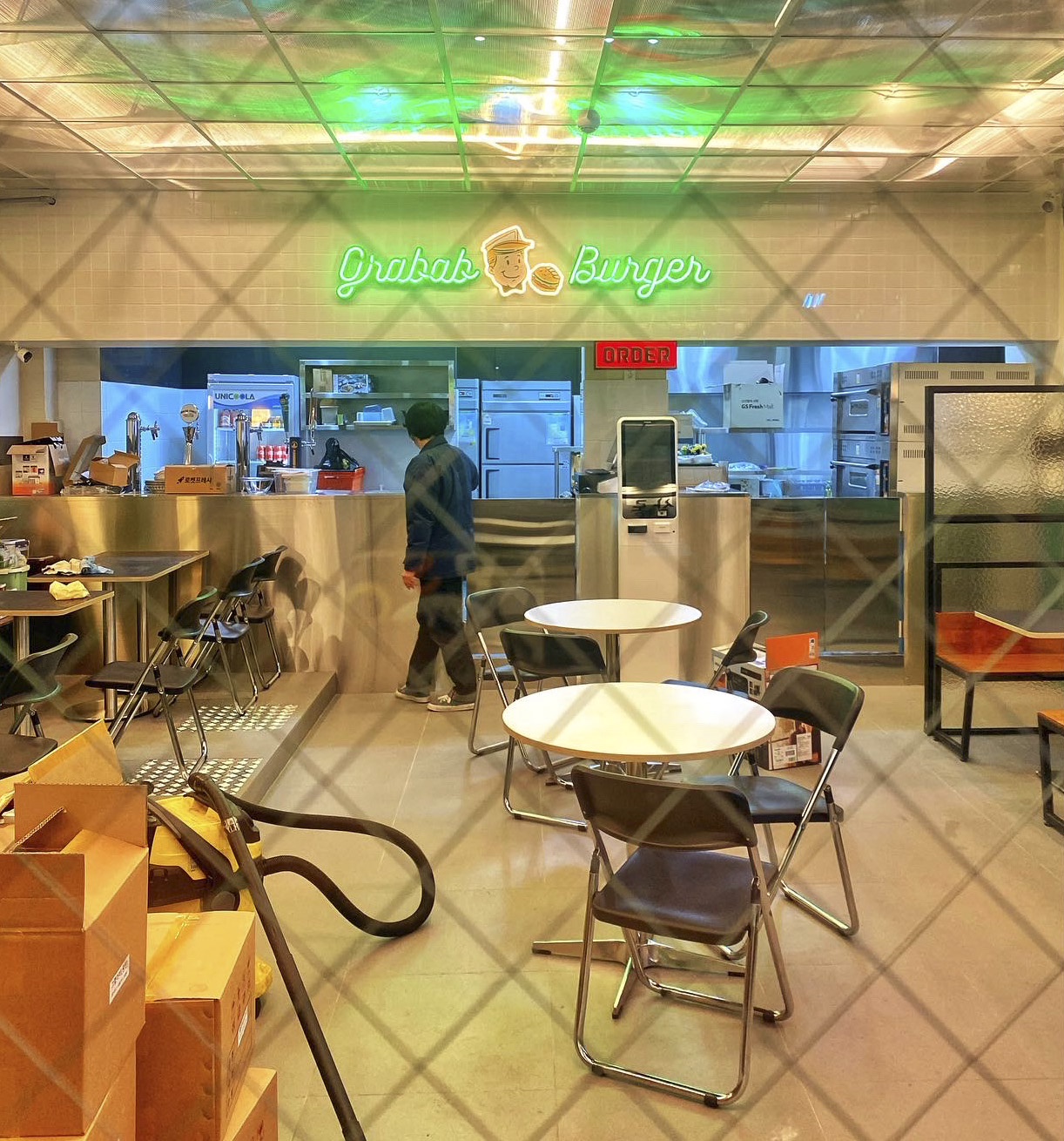 发光家具！韩国设计师的 25 平米极简公寓设计-7