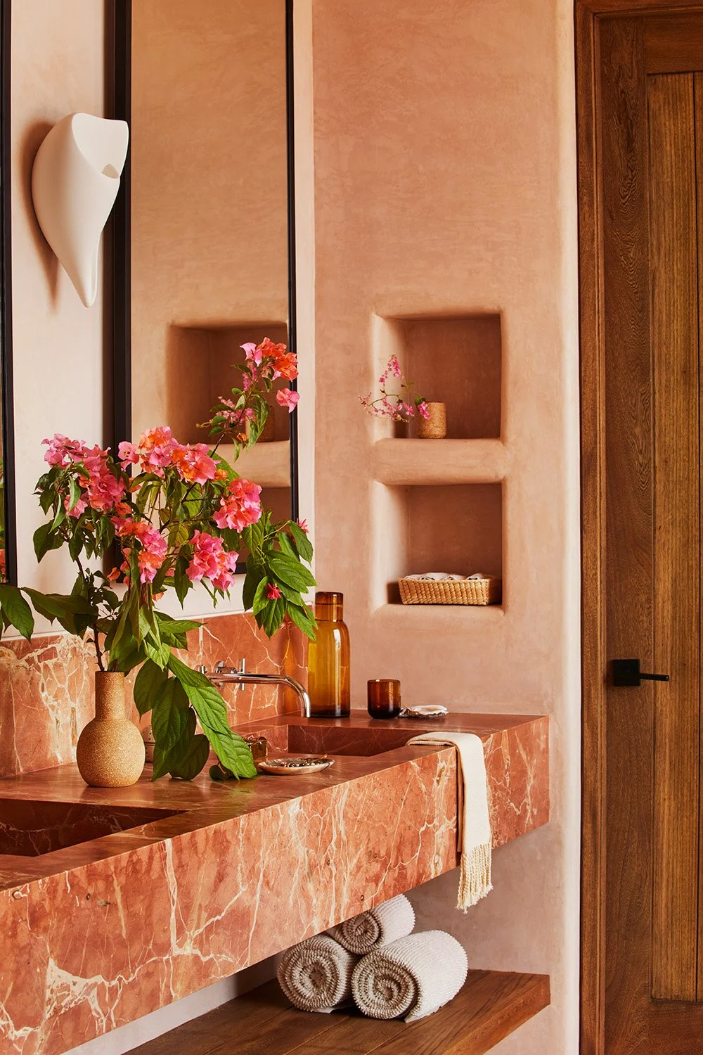 玫瑰宫

注：Casa Rosada 通常指位于阿根廷布宜诺斯艾利斯的总统府，因其建筑外观多为粉色（玫瑰色）而被称为玫瑰宫  丨墨西哥-74