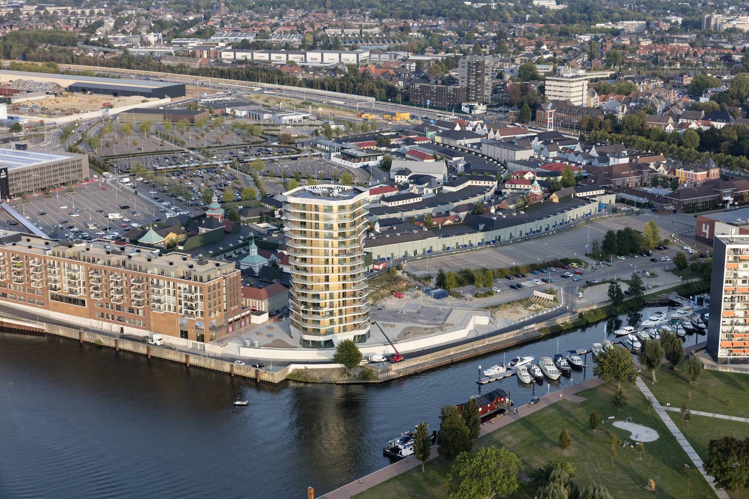 荷兰曼哈顿城市住宅大楼丨Kern Architecten-30