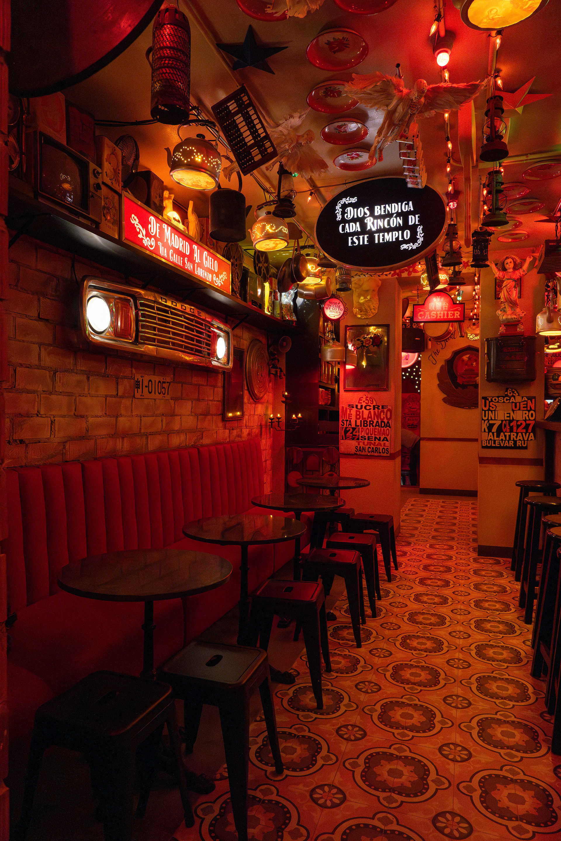 马德里社交俱乐部(注:在西班牙语里,la是定冠词,social有社交的意思 ,Madrid是马德里,LA SOCIAL MADRID有可能是马德里当地一个社交俱乐部之类的名称,这只是基于常见情况的推测) 丨西班牙马德里-25