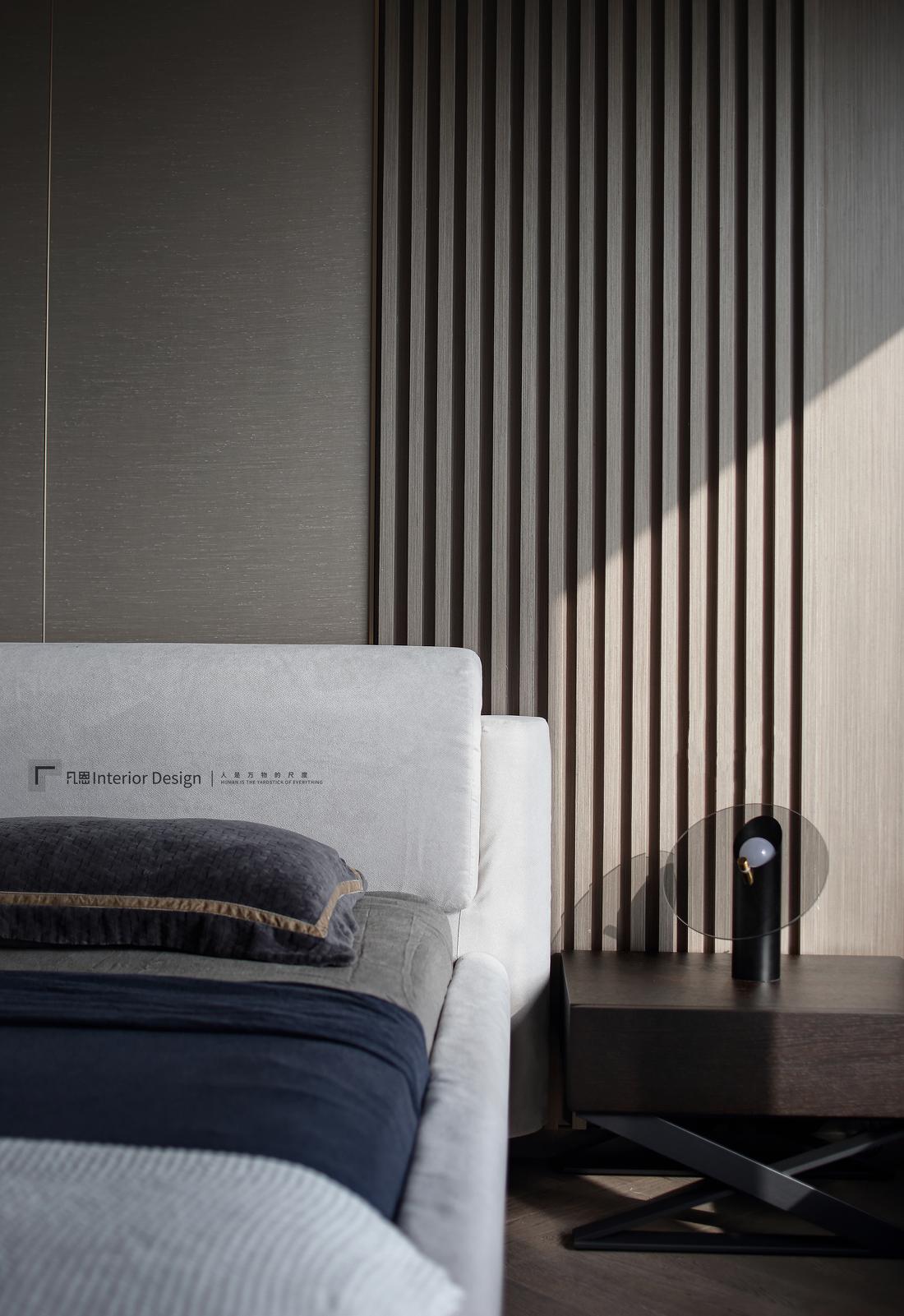 深咖灰调的普拉提会所-18