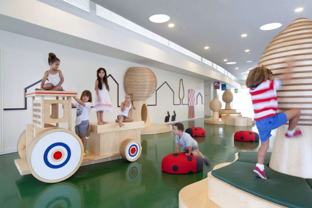 五色斑斓的幼儿园空间设计-30