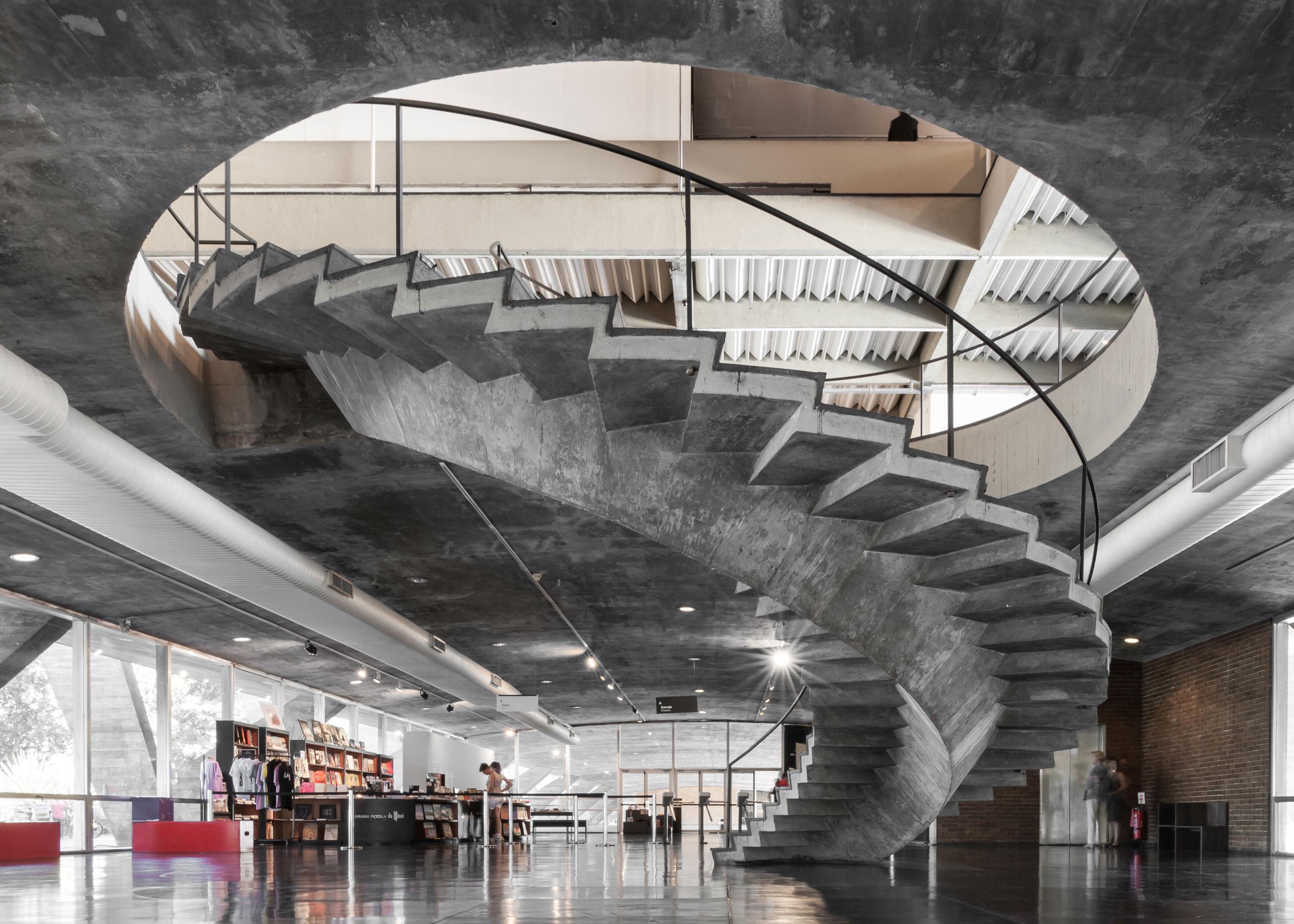 巴西里約熱內盧現代藝術博物館：建築大師 Affonso Eduardo Reidy 採V形柱列、懸吊樓板，打造現代主義建築經典 | FAM-12