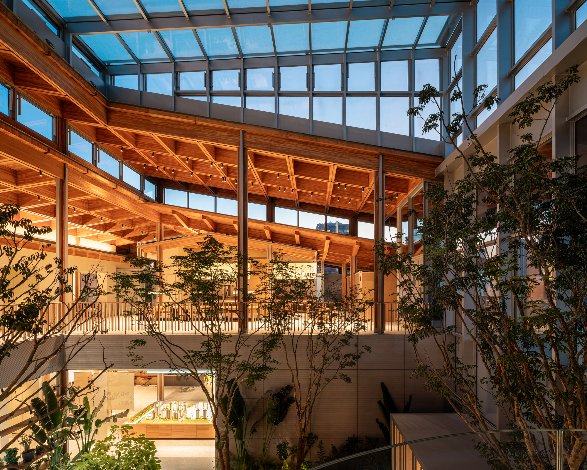 CHUNXI Marketplace and GULANG Gymnasium / Atelier Z+-45