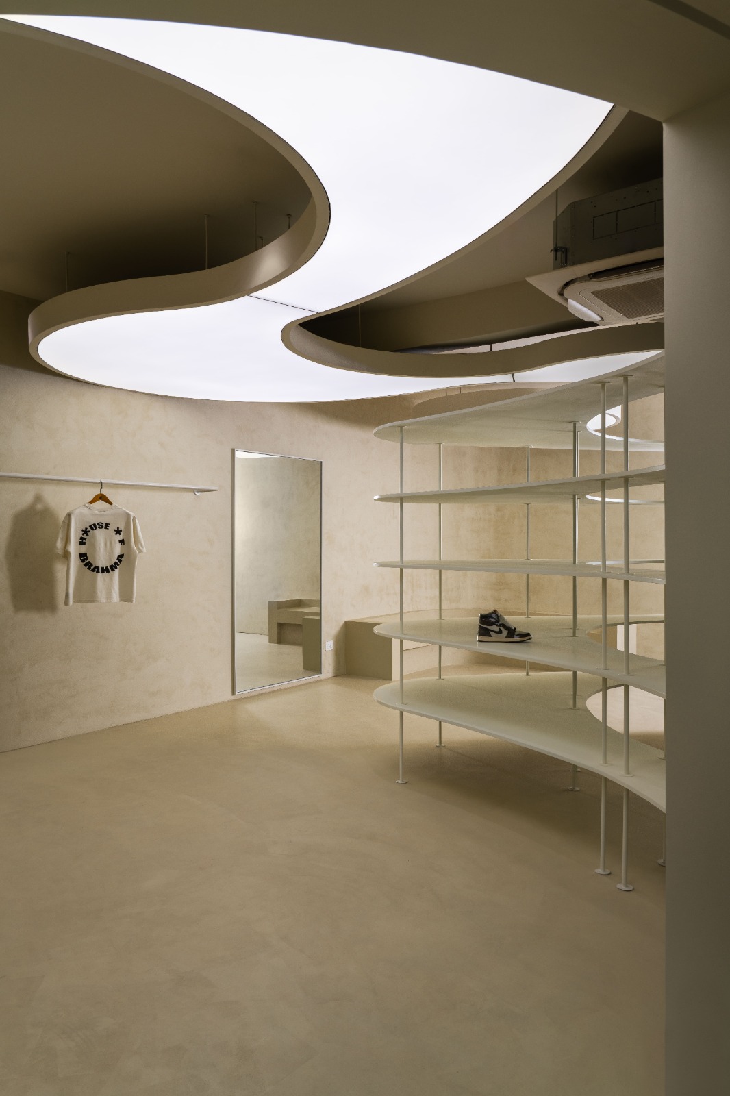 Dawntown(德里运动鞋和街头服饰店)丨印度丨Metanoia Designs LLP-7