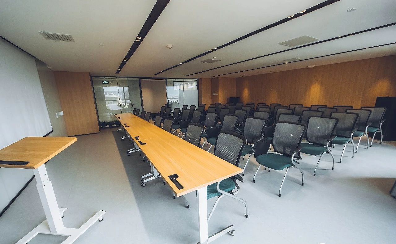 OPPO 呼和浩特总部办公空间 | 极简美学与自然元素的融合-11