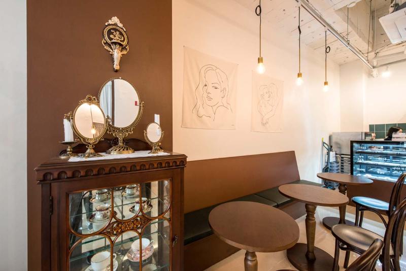 十平米打造简约温馨咖啡空间-8