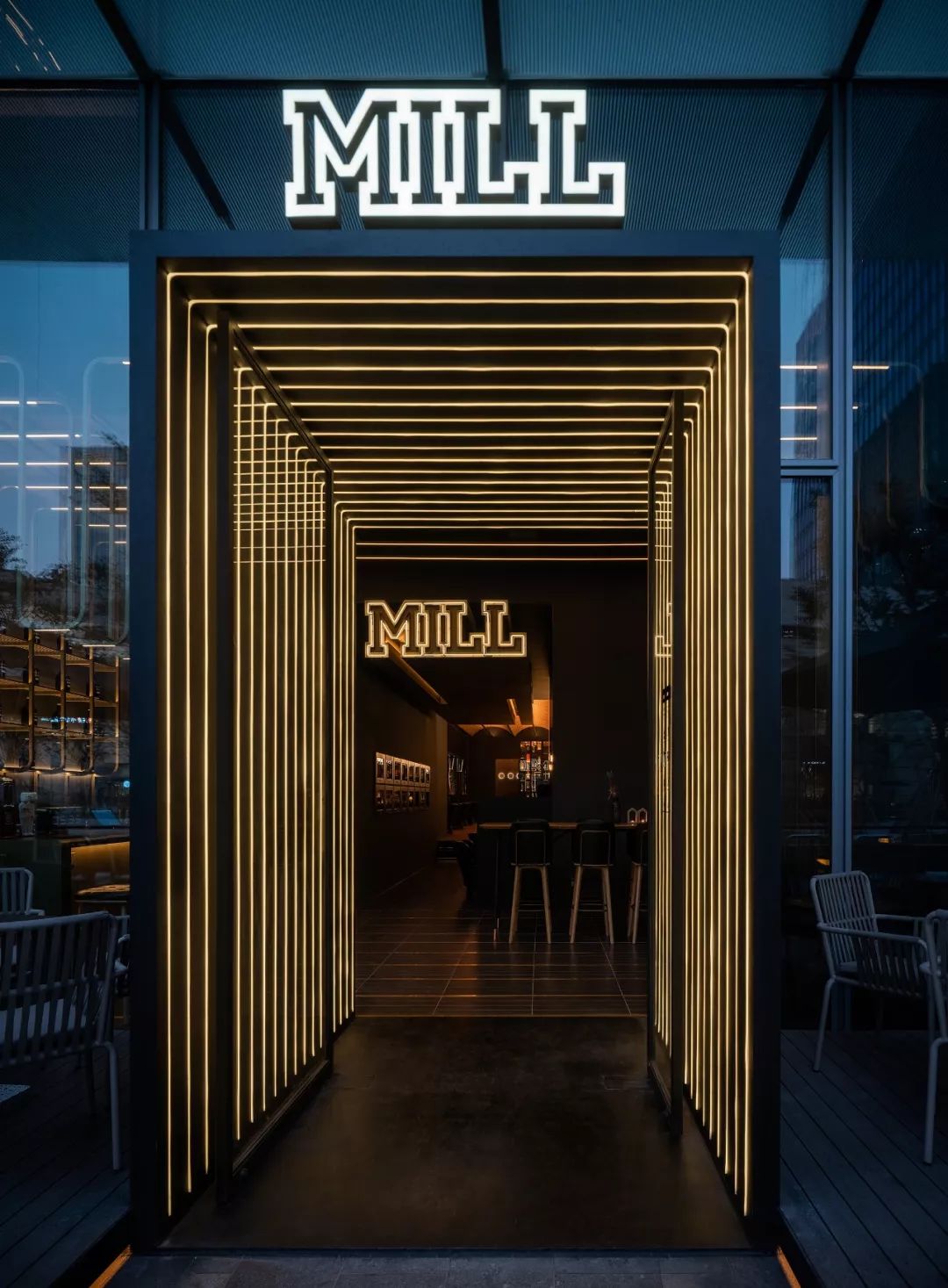 MILL 乐堤港店 | 红砖金属打造未来感酒吧空间-9