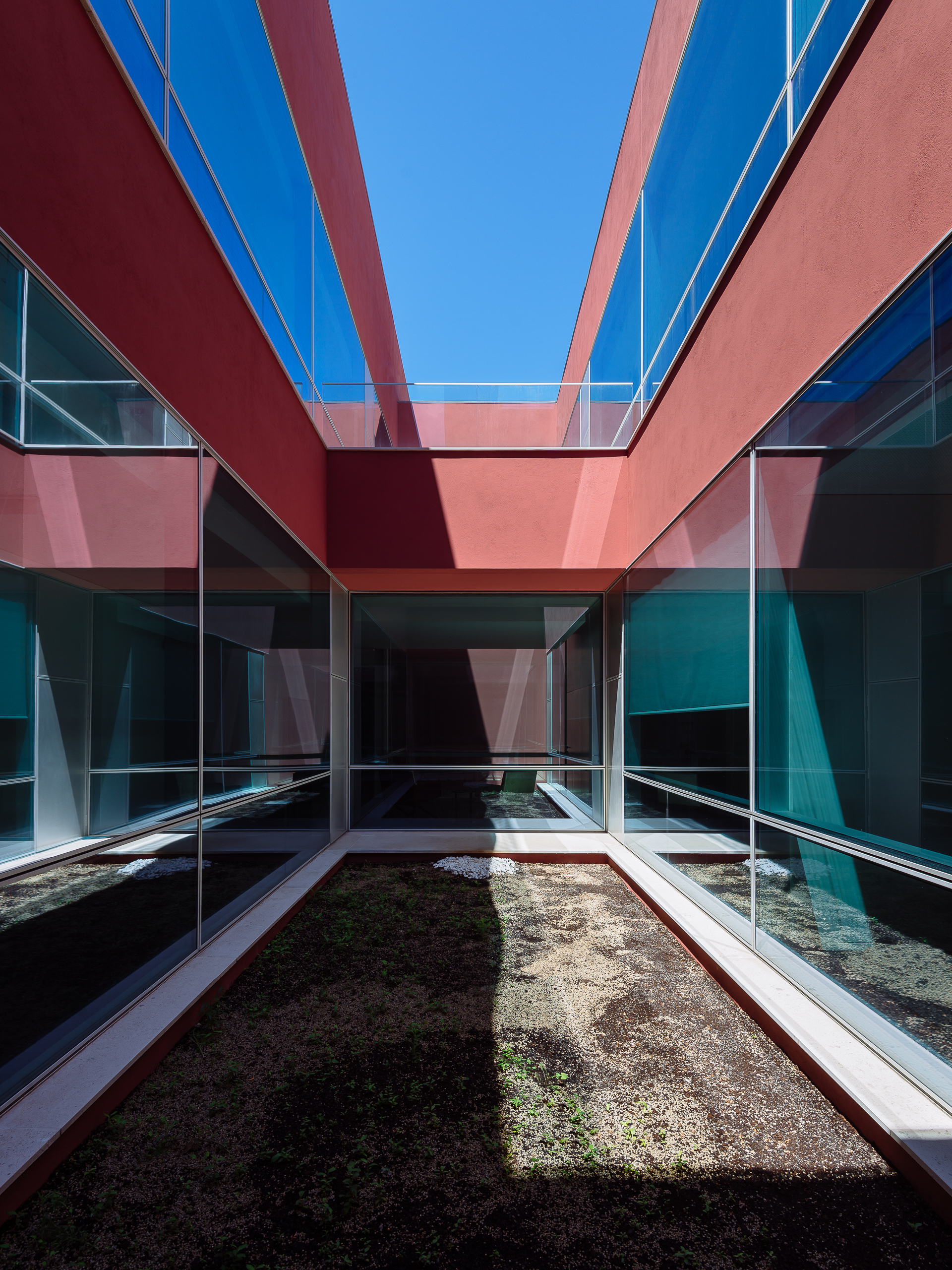 葡萄牙 Plural 药店总部物流中心,古今交融的办公建筑-33