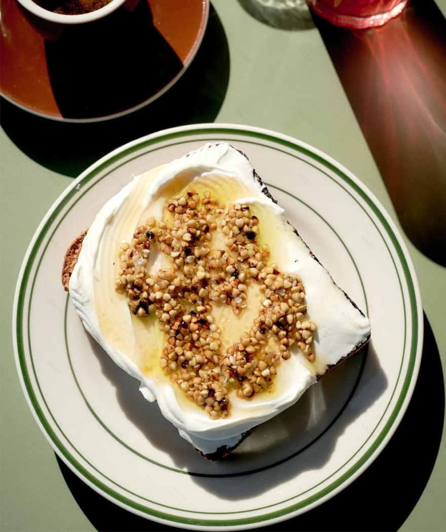 皇家空军·咖啡店品牌塑造
注:RAF一般指英国皇家空军(Royal Air Force),这里结合语境以其为基础进行翻译 丨UkraineKyiv-18