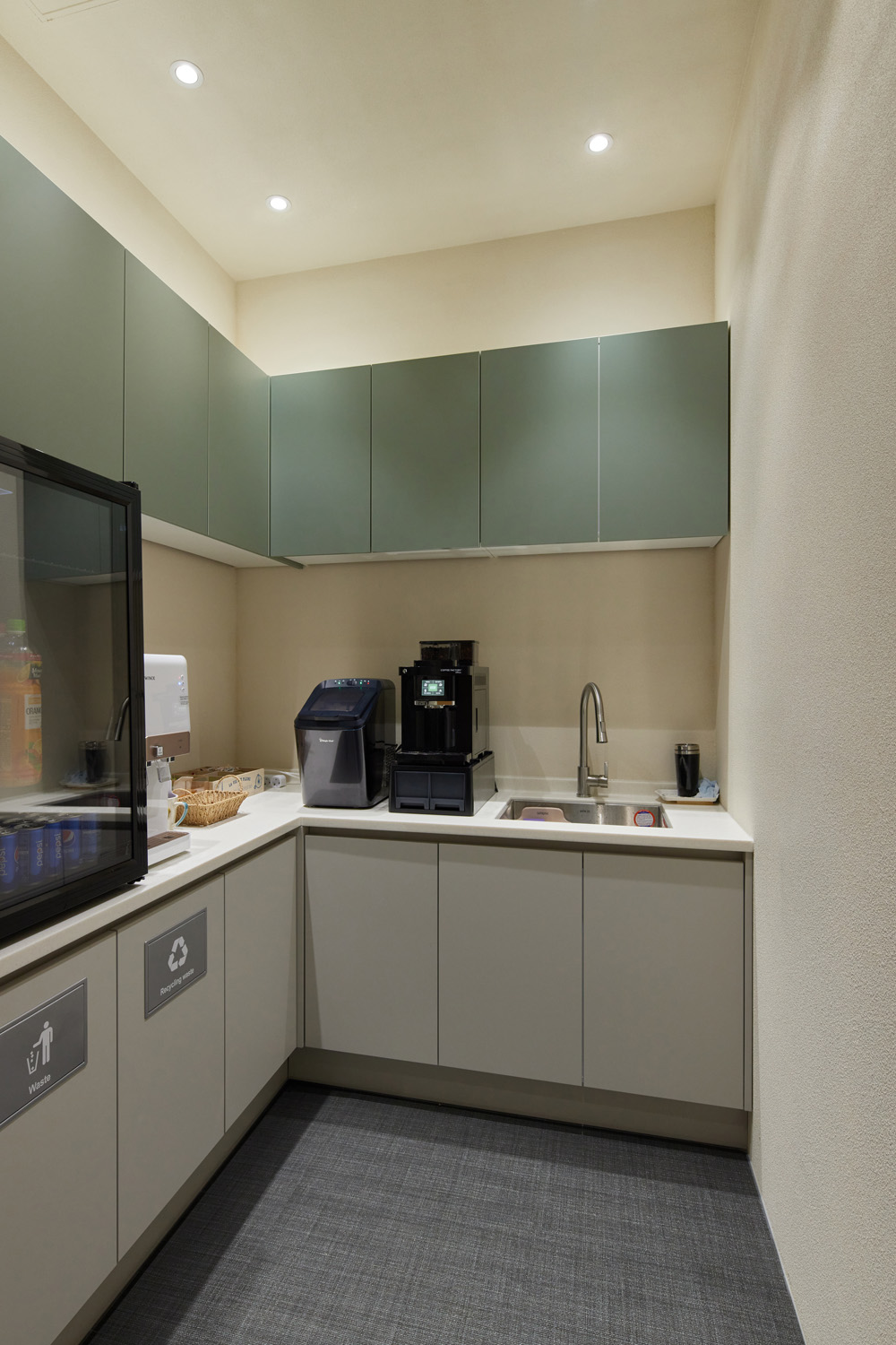 干净利落的 40 平米咖啡厅室内设计-19